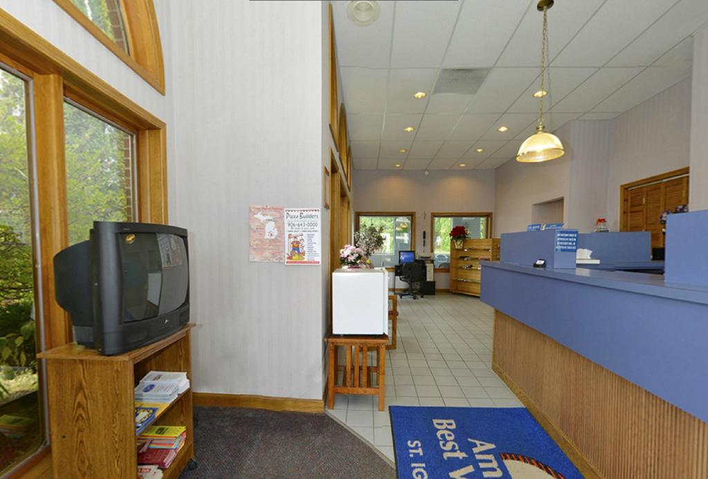 Americas Best Value Inn Сент Игнас Екстериор снимка
