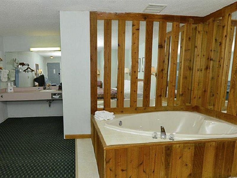 Americas Best Value Inn Сент Игнас Екстериор снимка