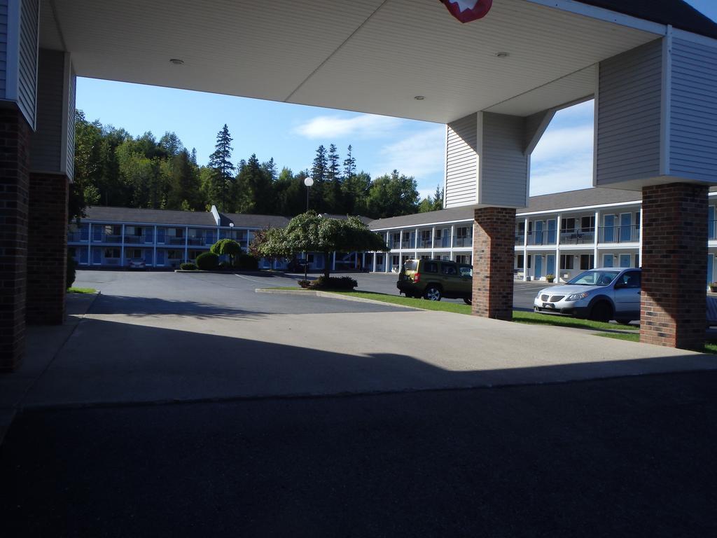 Americas Best Value Inn Сент Игнас Екстериор снимка
